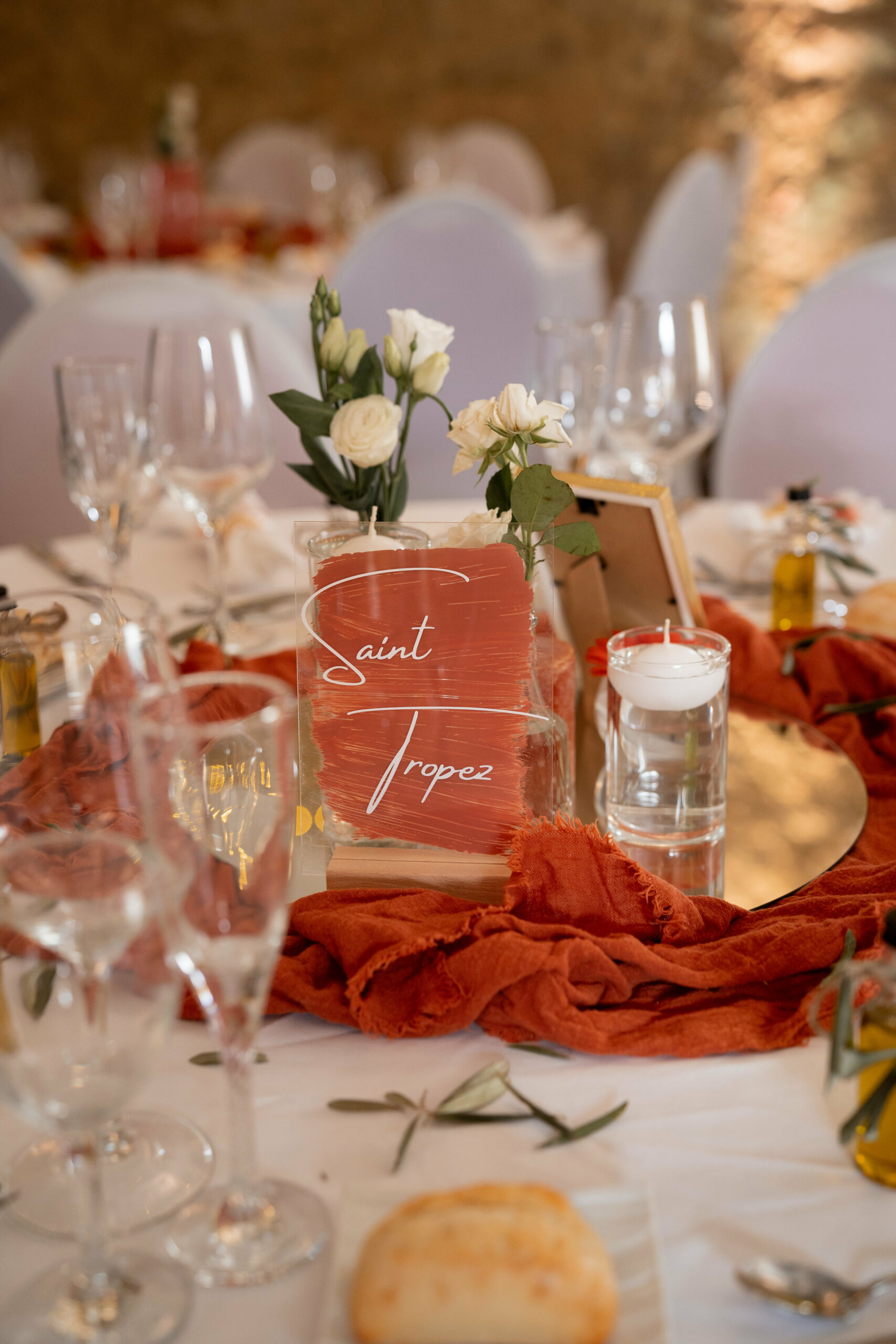 Aurélie & Damien - Mariage réalisé par KeepHeart Wedding planeuse, décoratrice intérieur et évenementiel à Château de Couloumé-Mondebat, Gers - Crédit photo : Flora Pascal