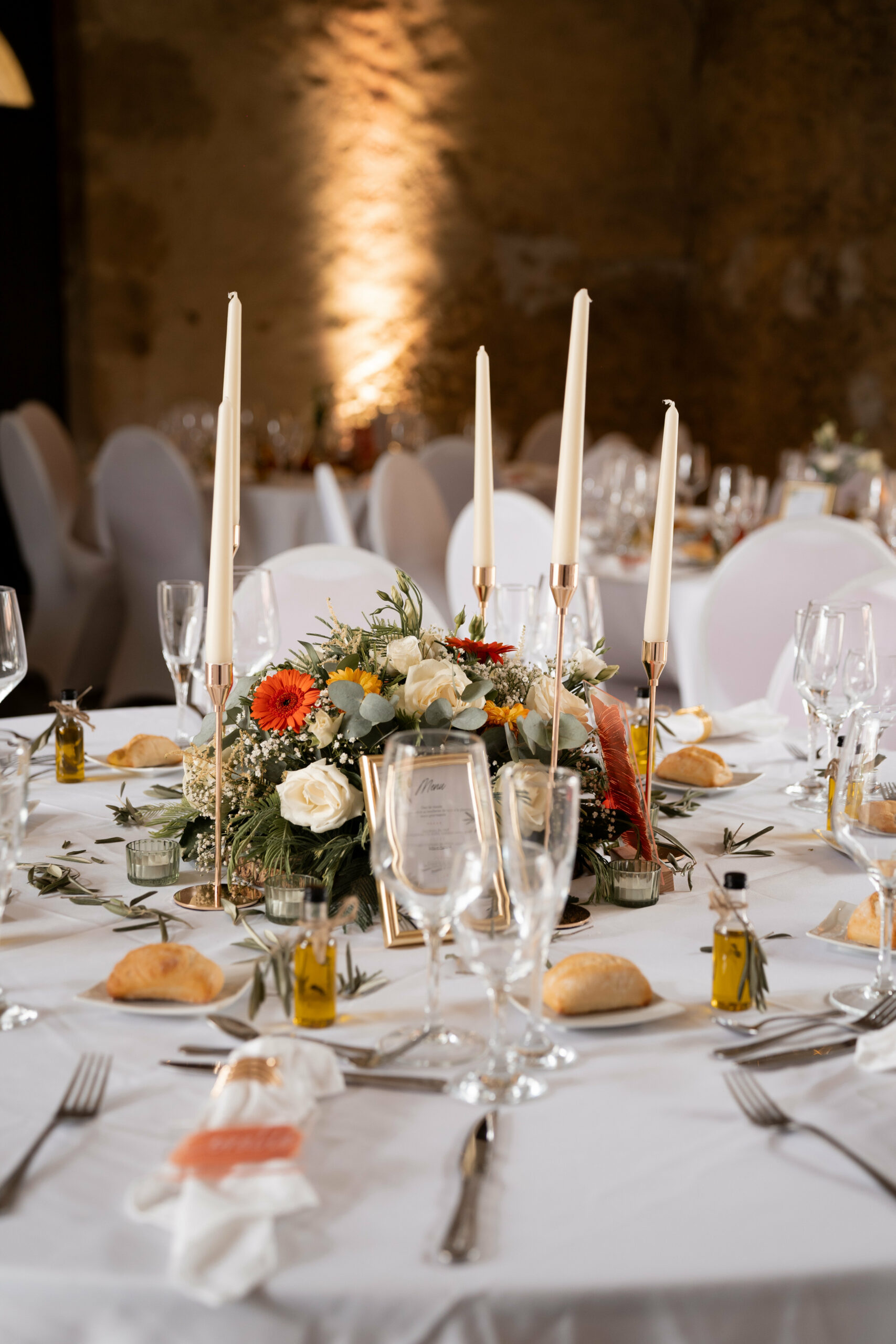 Aurélie & Damien - Mariage réalisé par KeepHeart Wedding planeuse, décoratrice intérieur et évenementiel à Château de Couloumé-Mondebat, Gers - Crédit photo : Flora Pascal
