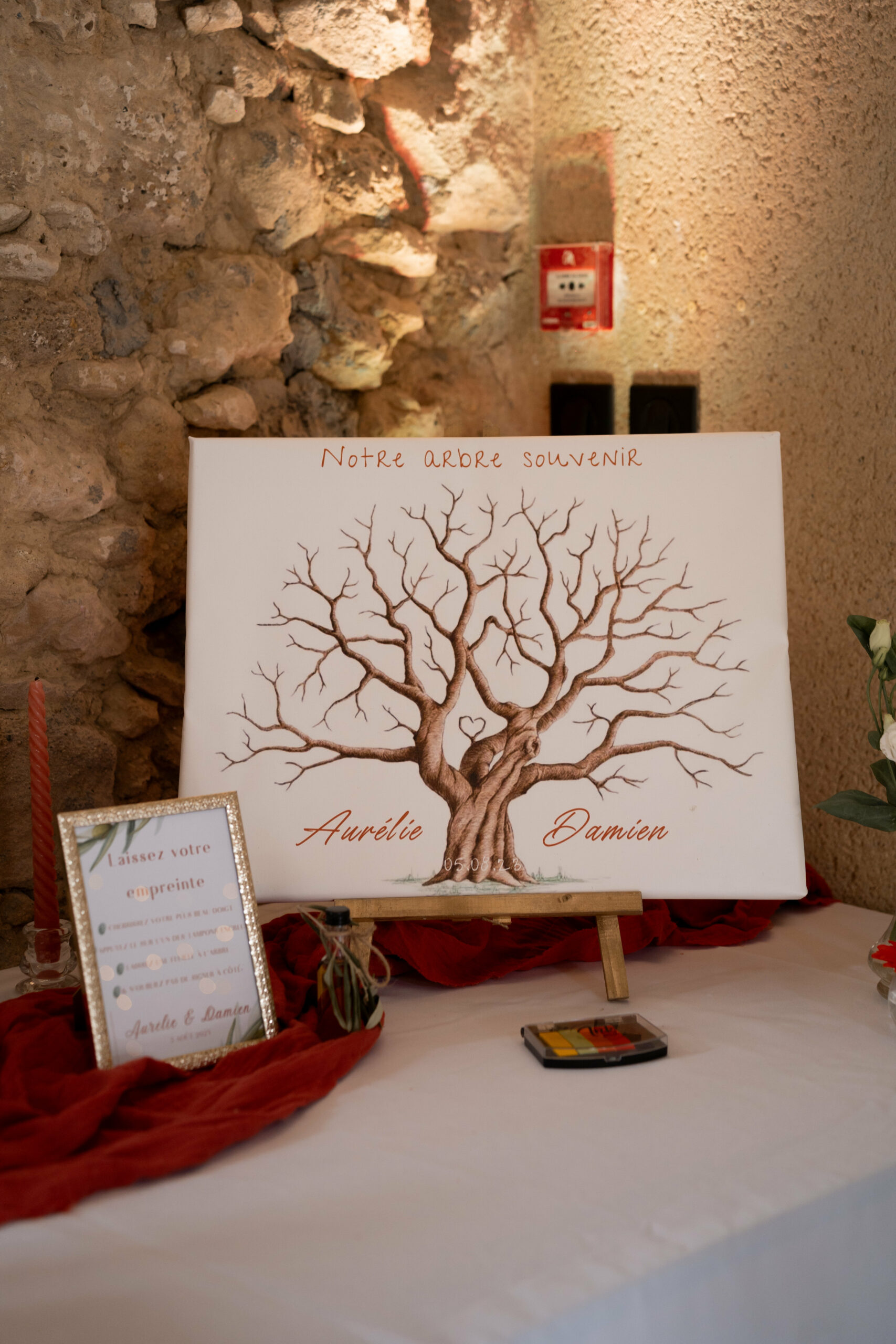 Aurélie & Damien - Mariage réalisé par KeepHeart Wedding planeuse, décoratrice intérieur et évenementiel à Château de Couloumé-Mondebat, Gers - Crédit photo : Flora Pascal